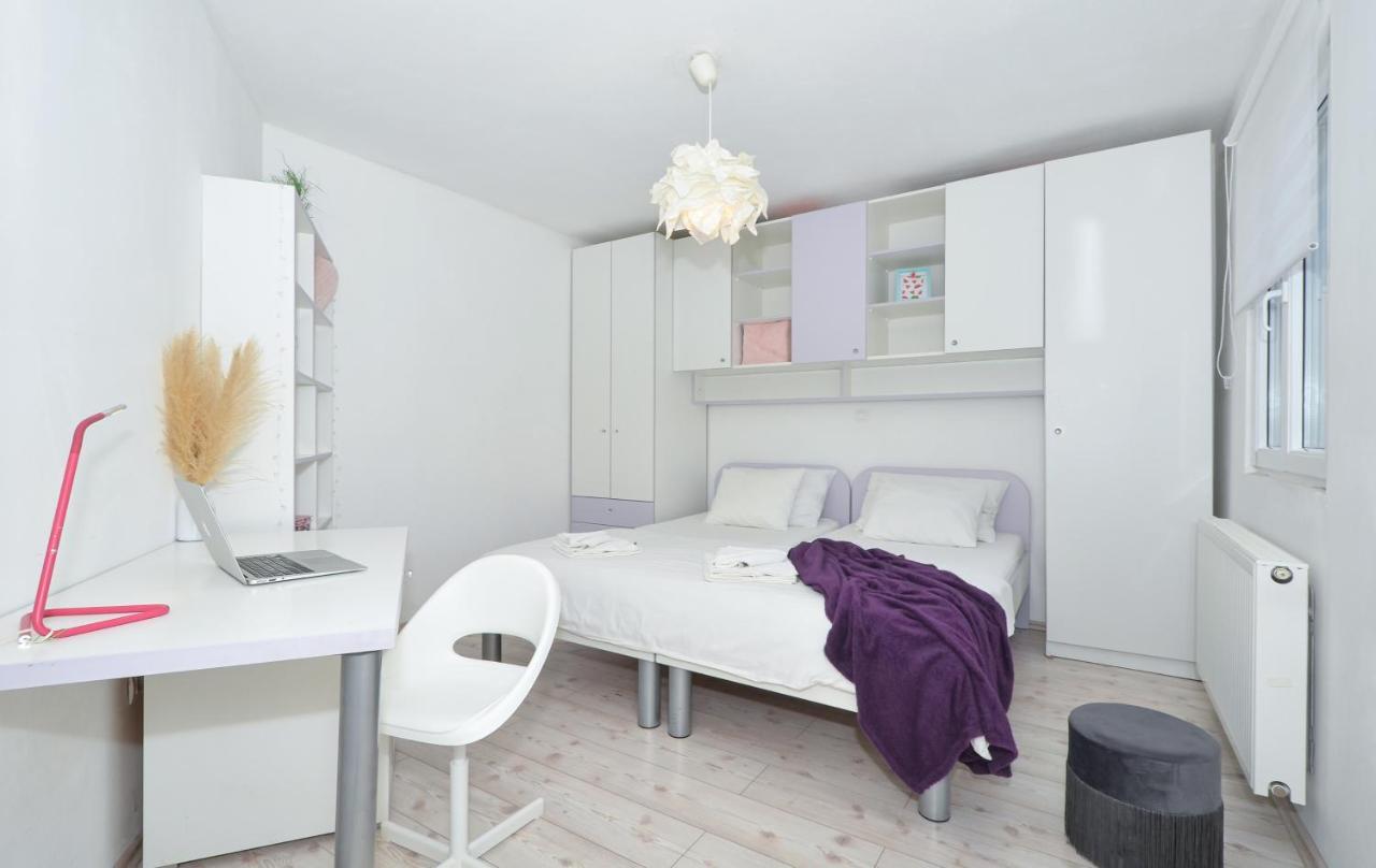 Copacabana Beach Apartments Trogir Exteriör bild