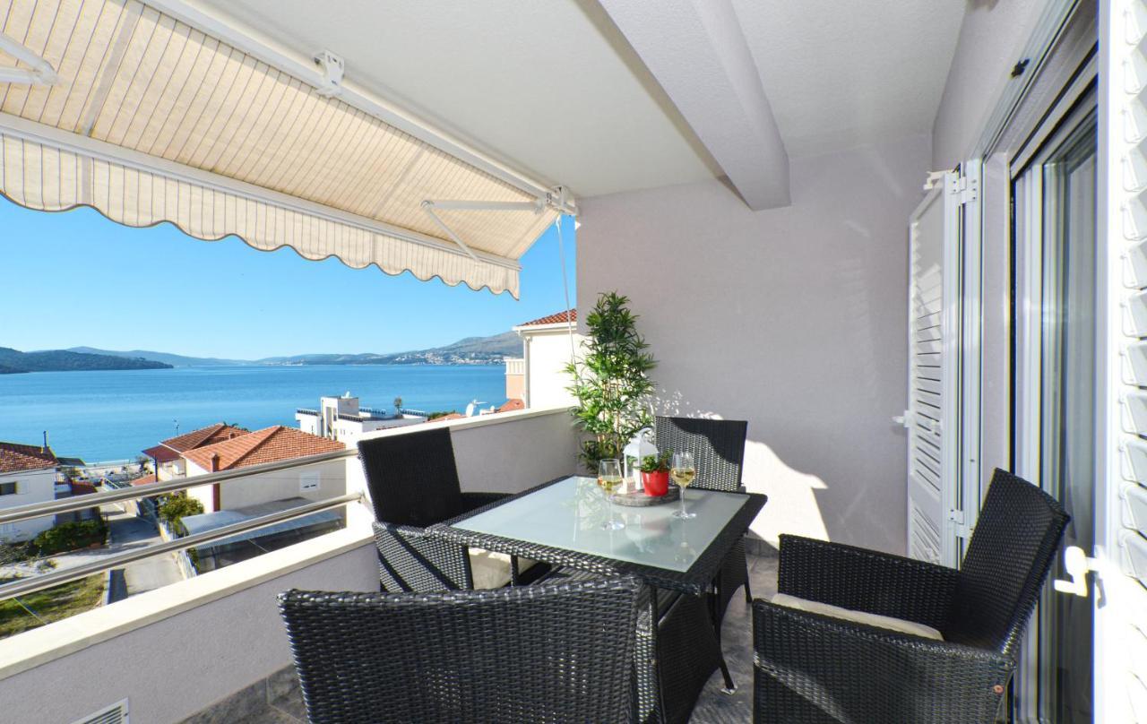 Copacabana Beach Apartments Trogir Exteriör bild