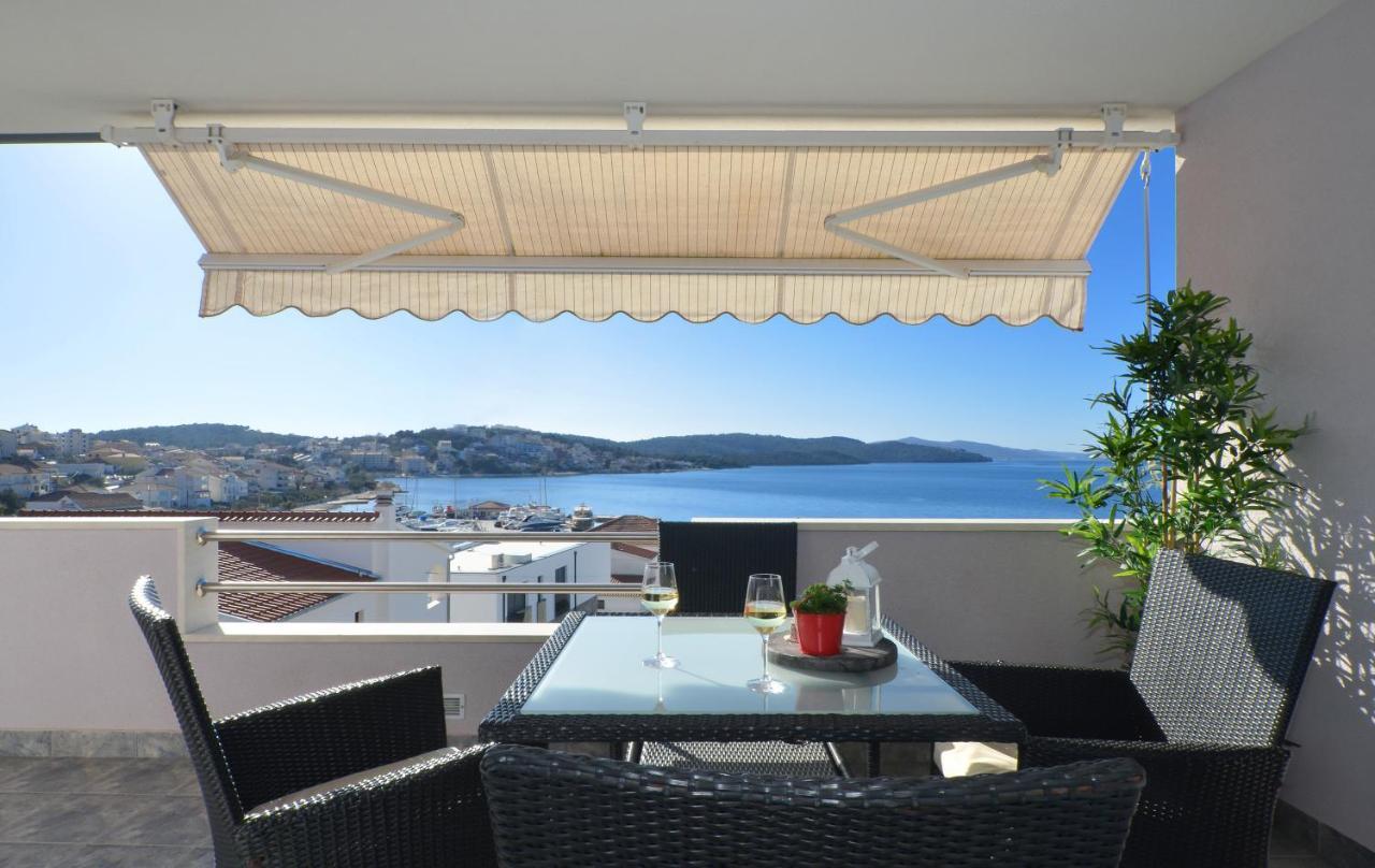 Copacabana Beach Apartments Trogir Exteriör bild