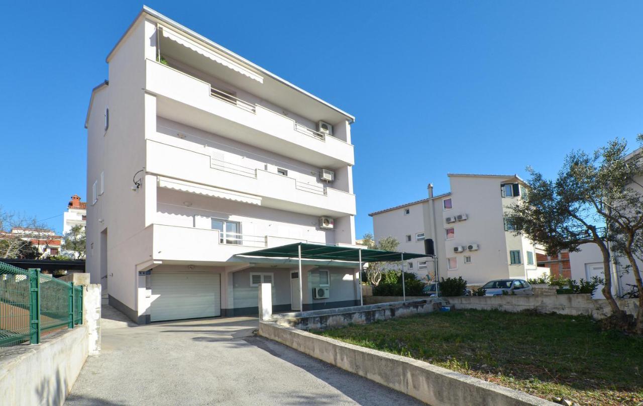 Copacabana Beach Apartments Trogir Exteriör bild